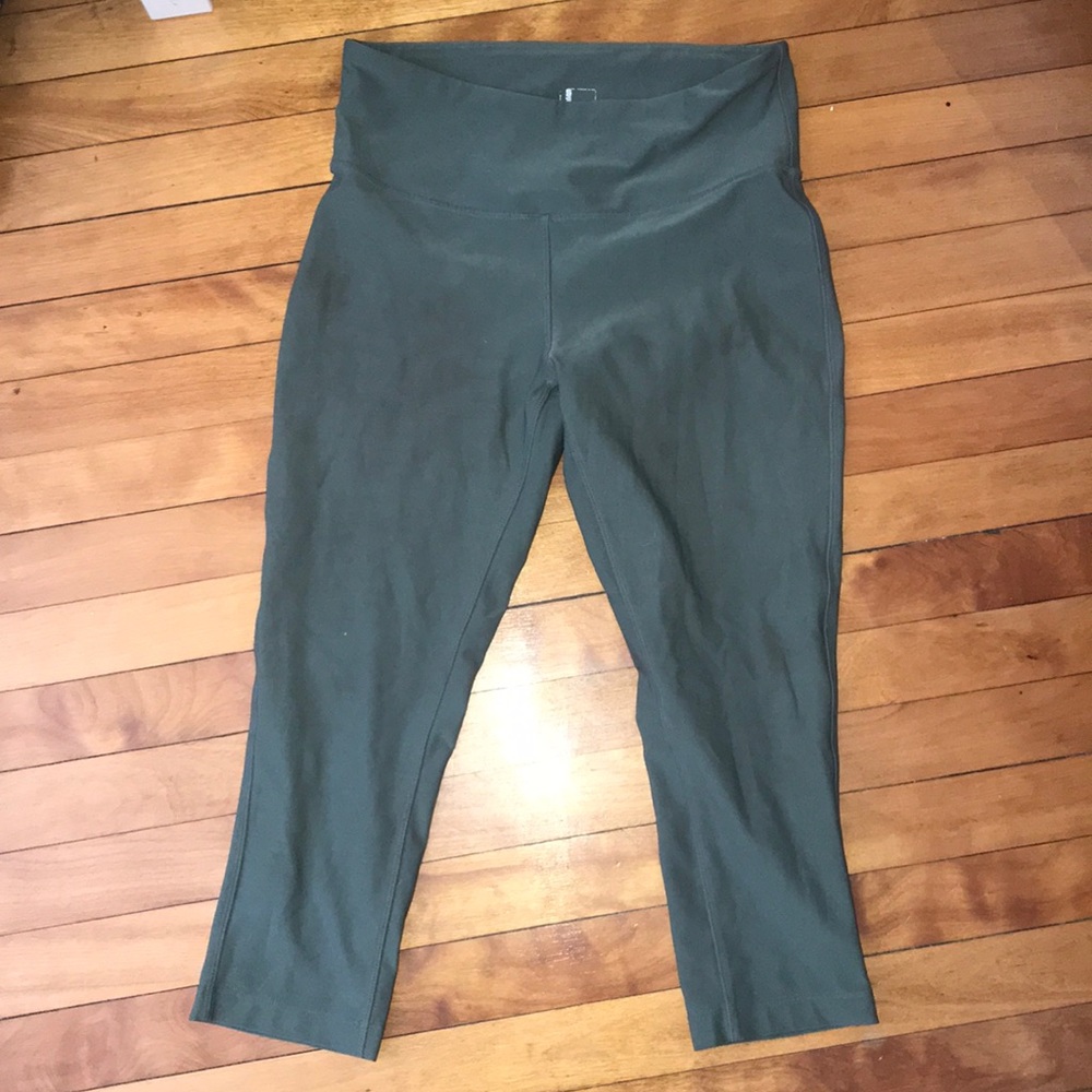 Mondetta Army Green cropped leggings size M